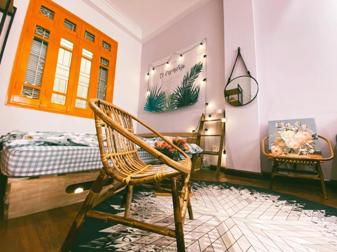 Ở trọ Orange With Balcony 02